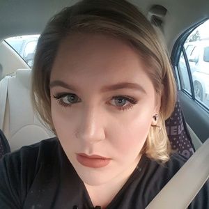 Meet your Posher, Alicia